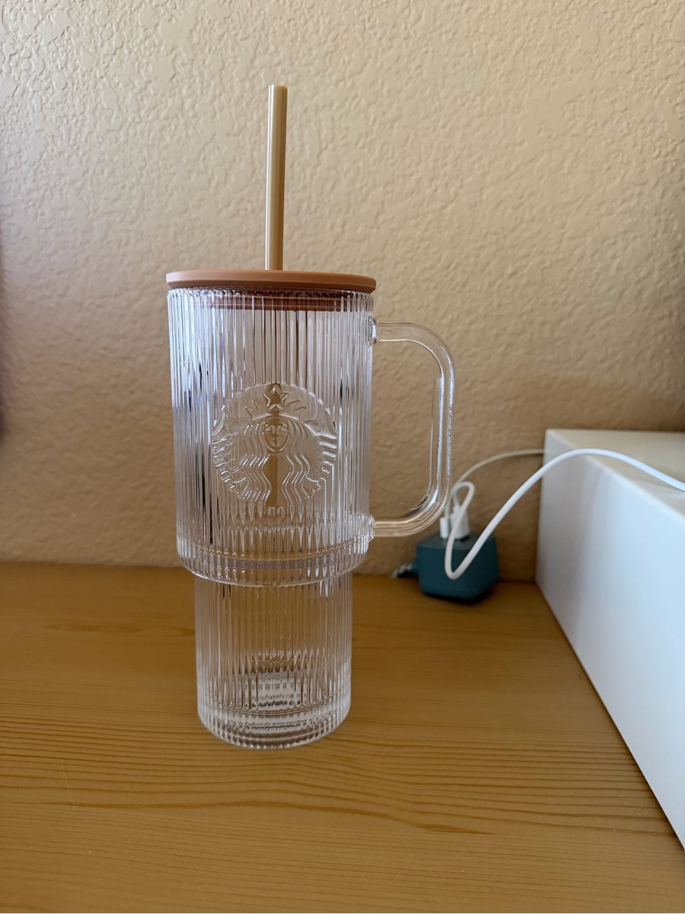 Starbucks 22 oz ribbed tumbler with handle